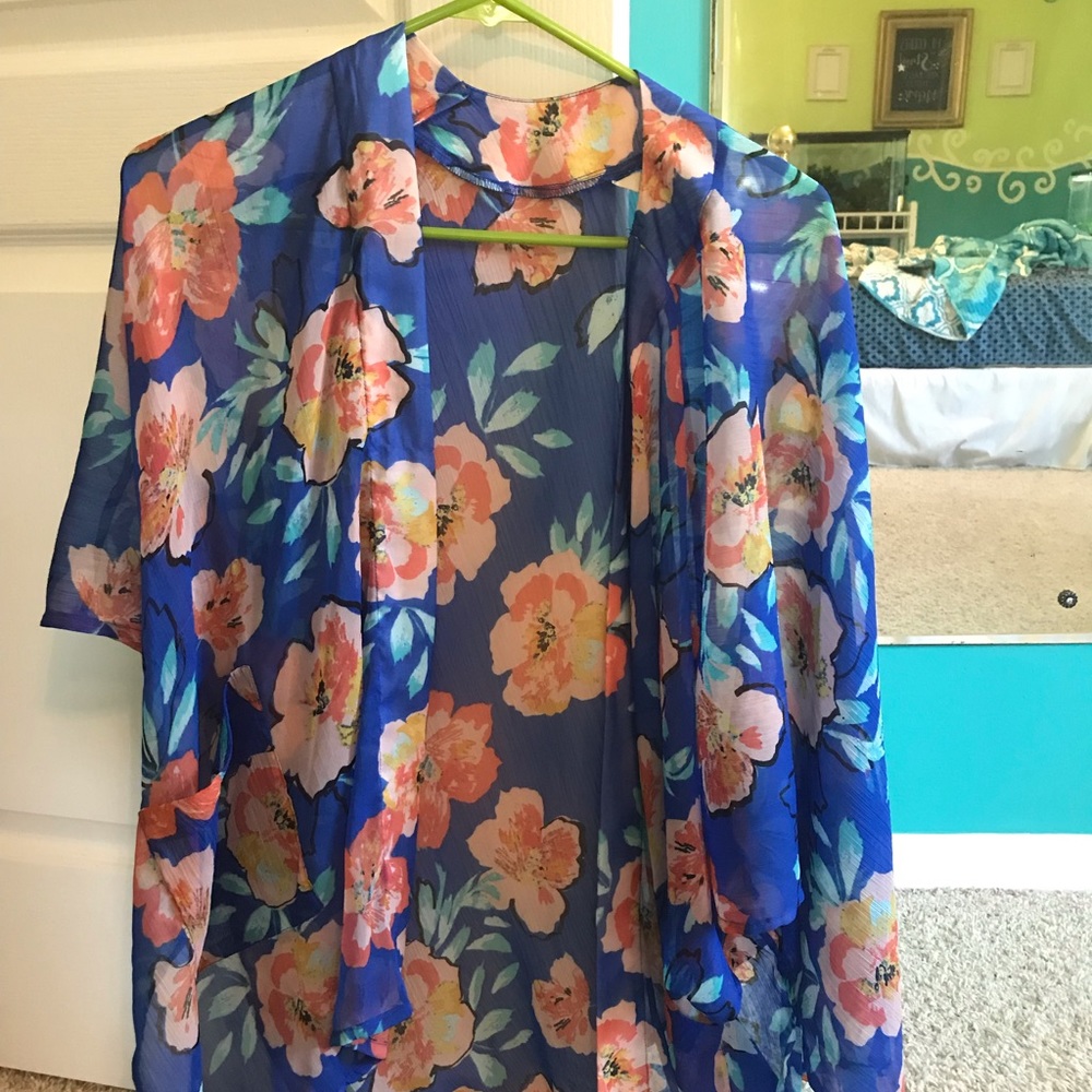 Arizona Jean Floral Shawl